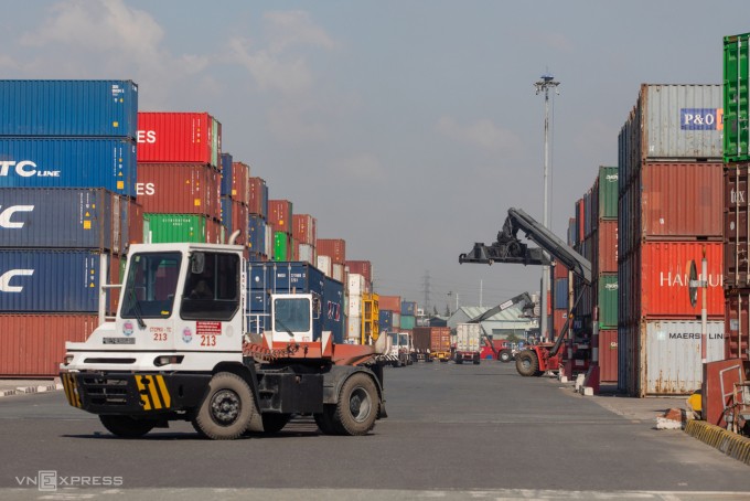TP HCM miễn, giảm phí hạ tầng cảng biển